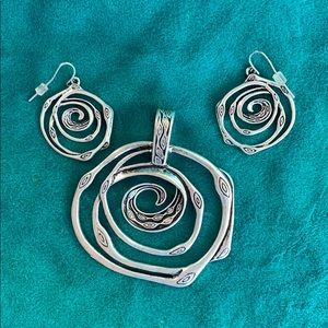 Silver Swirl Enhancer & Earrings- Premier Designs